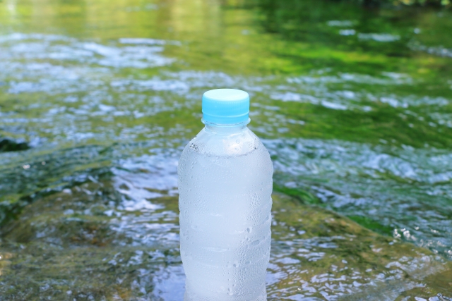 飲み物　持ち物　水