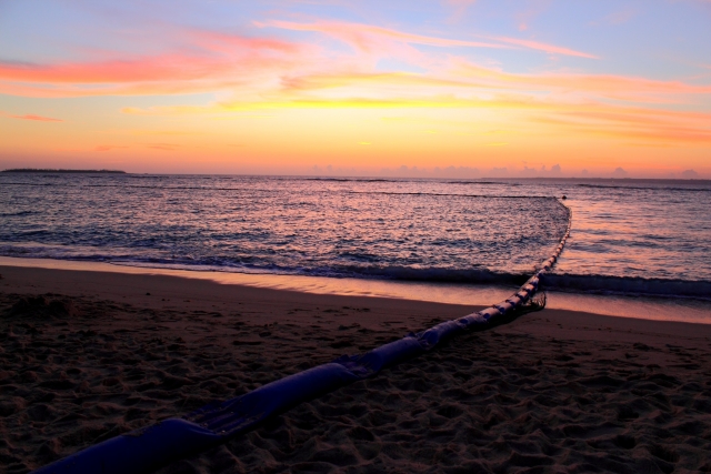 瀬底ビーチ、ロマンチックで幻想的な時間を！沖縄本島サンセットツアー