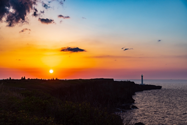 残波岬、ロマンチックで幻想的な時間を！沖縄本島サンセットツアー