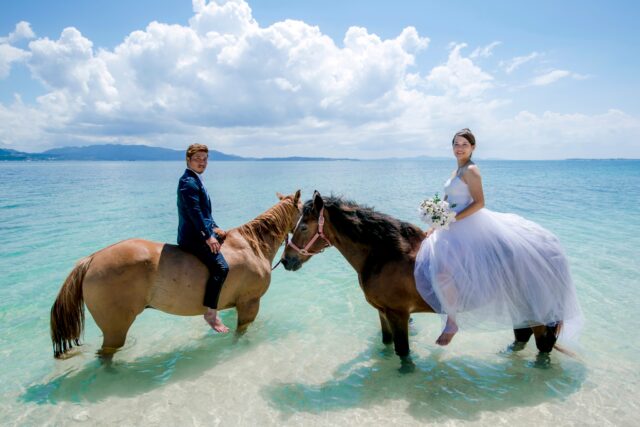 沖縄で体験できる乗馬の魅力とは！思い出に残る写真撮影プランもご紹介