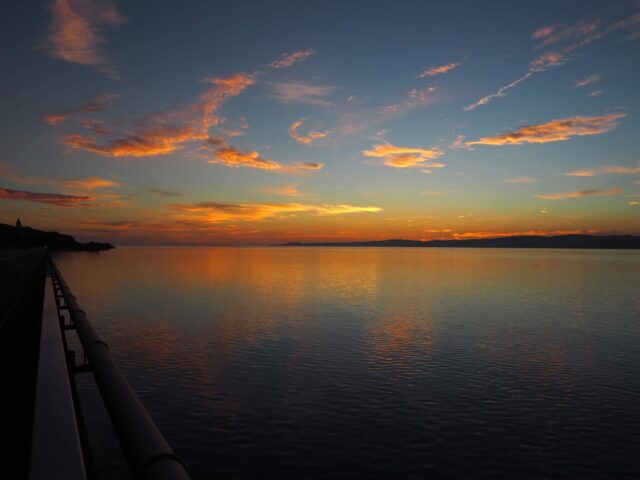 古宇利大橋から見る朝日