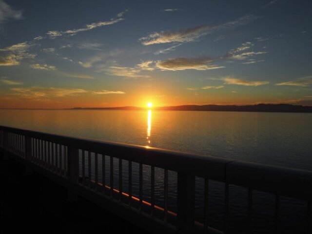 古宇利大橋からの朝日