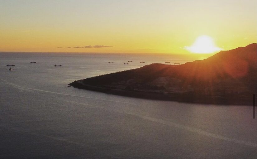 夕日、海