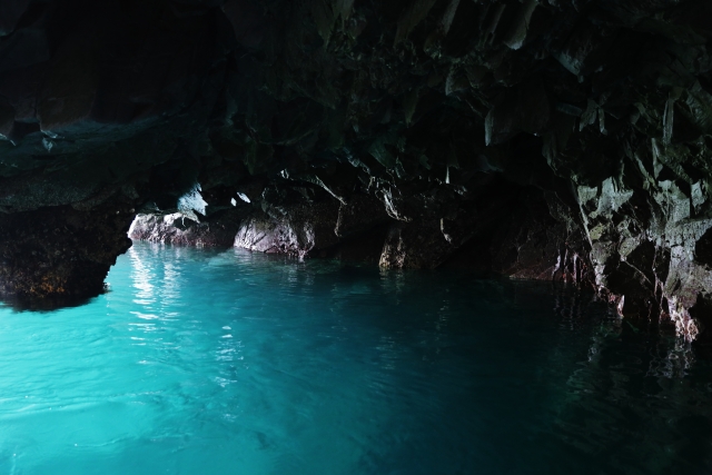 一度は訪れたい絶景スポット！全国のおすすめの青の洞窟5選をご紹介