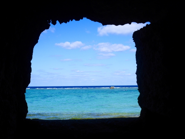 ザネー浜（ビーチ51）の魅力を徹底解説 ③写真映えスポット「岩の窓」が今話題！