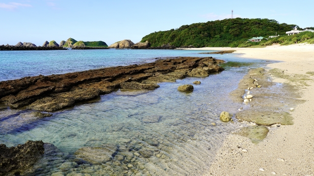 青の洞窟が魅力の恩納村と宜志富島！それぞれの魅力とおすすめのアクティビティについて