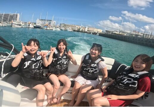 【宜野湾発/半日】4歳から参加OK♪雄大な空と海を制覇せよ！パラセーリング＆マリンスポーツ2点・絶叫クルーズ（No.210）