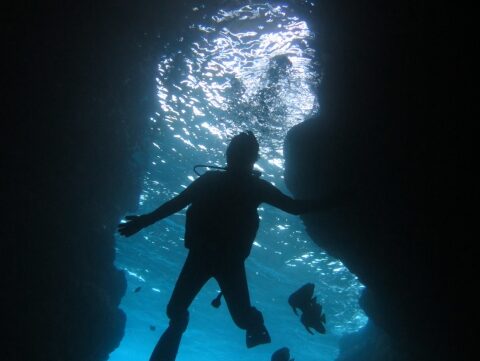 真栄田岬　青の洞窟