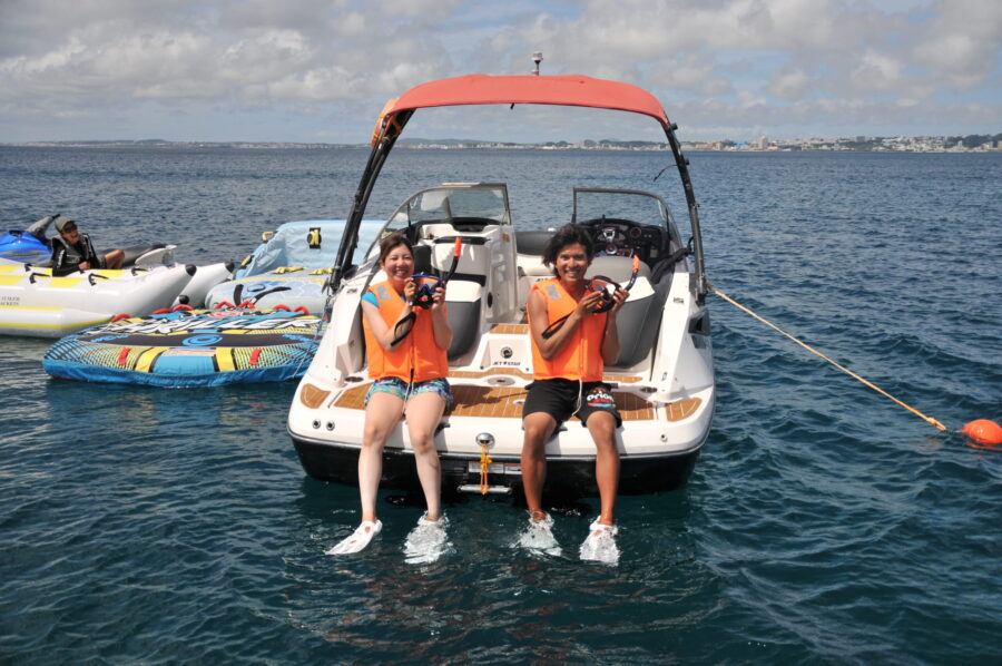 【沖縄・宜野湾】空と海を満喫！音楽が流れるサウンドパラセーリング＆少人数制シュノーケル☆移動なしで楽々セット体験《カメラ持込OK＆撮影付》（No.759）