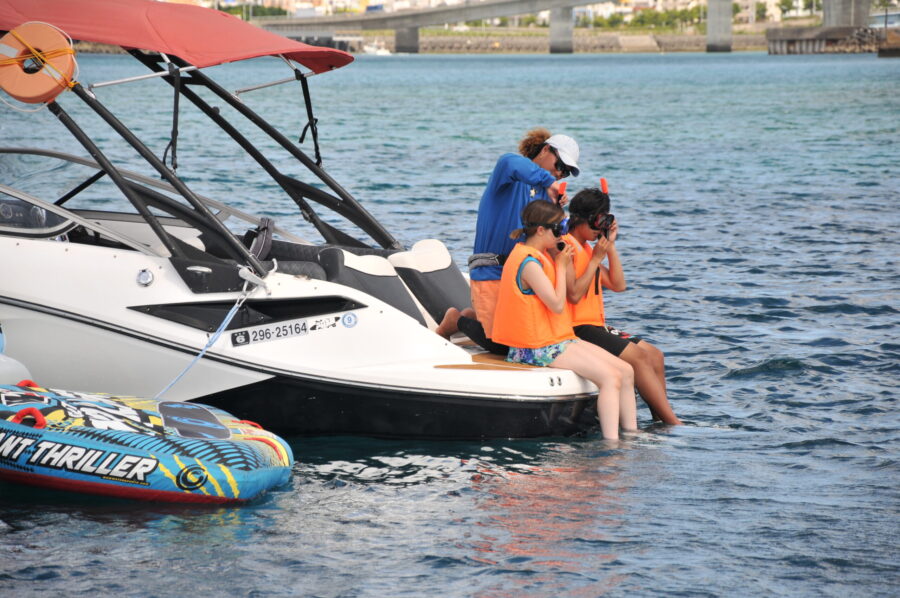 【沖縄・宜野湾】空と海を満喫！音楽が流れるサウンドパラセーリング＆少人数制シュノーケル☆移動なしで楽々セット体験《カメラ持込OK＆撮影付》（No.759）