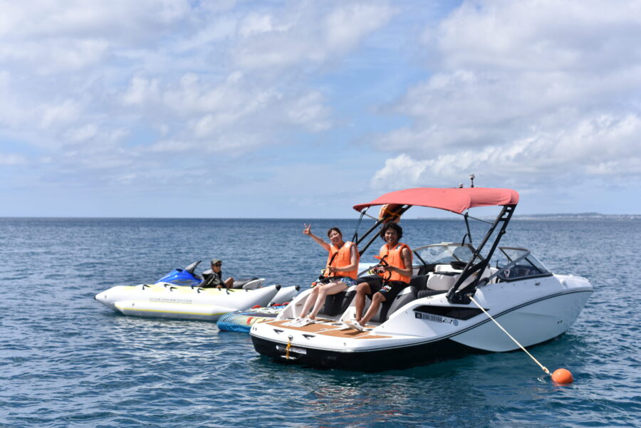 【沖縄・宜野湾】空と海を満喫！音楽が流れるサウンドパラセーリング＆少人数制シュノーケル☆移動なしで楽々セット体験《カメラ持込OK＆撮影付》（No.759）