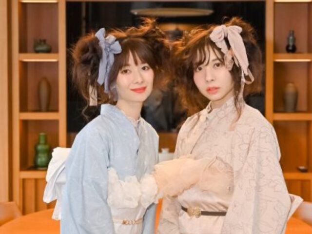 浴衣　着付け　2人の女性