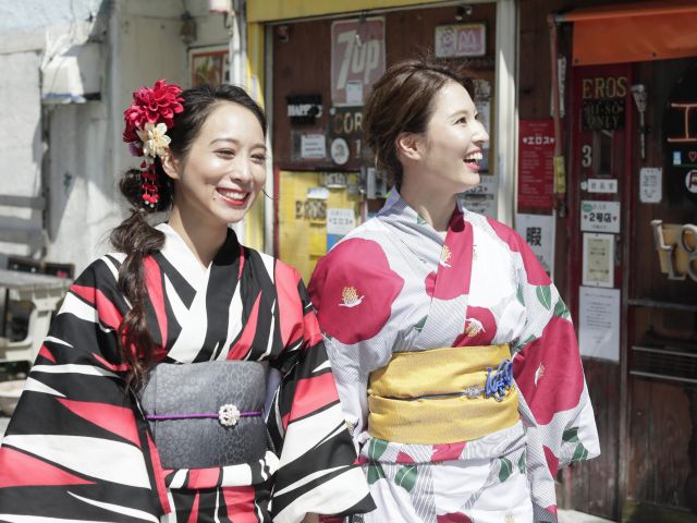 浴衣　着付け　2人の女性