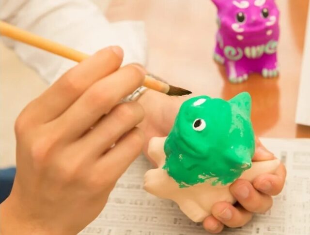 シーサー　絵付け体験　室内