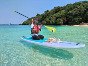 【沖縄北部/90分】透明度抜群の海をSUPでお散歩♪ウミガメにも出会えるかも？SUP体験