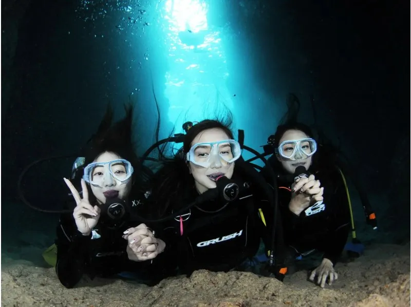 【沖縄/恩納村/2時間】専用ボートで行く☆青の洞窟体験ダイビング《GoProレンタル&写真データ無料》（No.174）