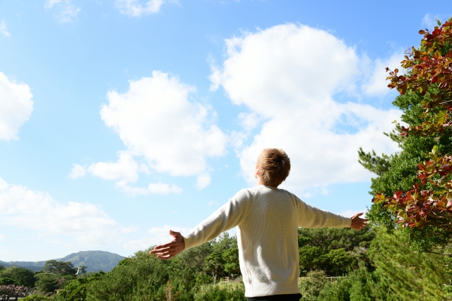 青空　男性