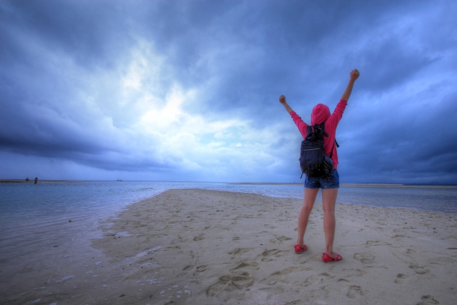 沖縄の梅雨について知っておきたいこと！梅雨入り・明けの目安や雨の日でも楽しめるアクティビティをご紹介！