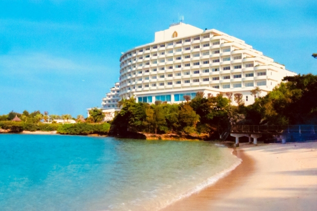 【2023年最新版】高級ホテルから子連れ旅行におすすめのホテルまで！沖縄の人気ホテル15選