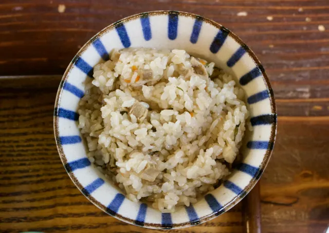 沖縄の郷土料理ジューシーごはん