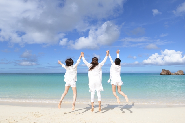 女子旅　ビーチ