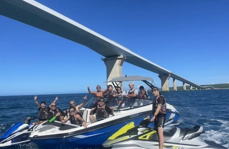 瀬底島＆水納島でジェットスキー体験
