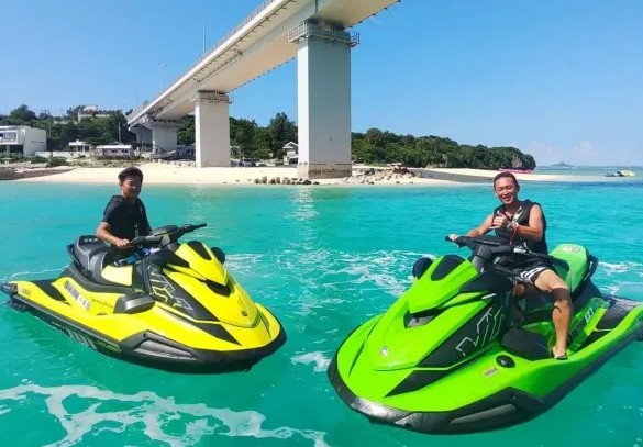 瀬底島&水納島のガイド付きジェットスキーツーリング