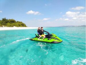 瀬底島&水納島で1日1組限定、ジェットスキー＆マリンスポーツの貸切クルージング