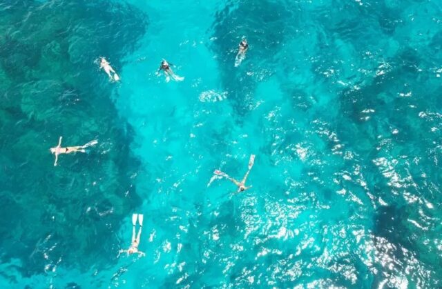 瀬底島&水納島で1日1組限定の貸切クルージング