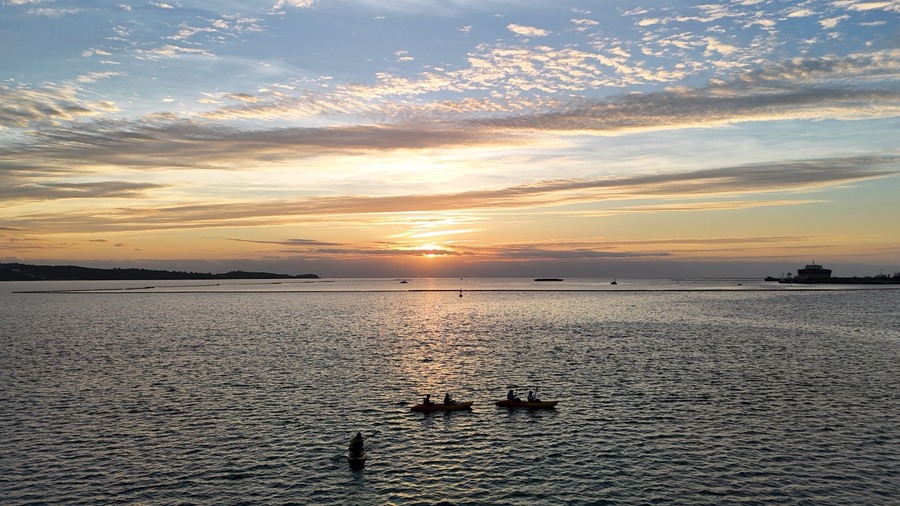 【沖縄本島/早朝】〈元旦限定〉新年のスタートはシーカヤックで！清らかな朝の海をゆったり満喫（No.709）