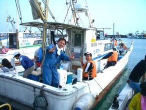 【那覇発/半日】慶良間の無人島付近で船釣り体験♪透明度抜群の海に感動！トロピカルフィッシングツアー＜手ぶら参加OK＞家族や団体旅行にもおすすめ