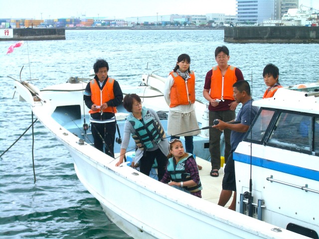 【那覇発/半日】慶良間の無人島付近で船釣り体験♪透明度抜群の海に感動！トロピカルフィッシングツアー＜手ぶら参加OK＞家族や団体旅行にもおすすめ（No.246）