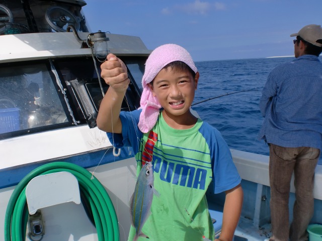 【那覇発/半日】慶良間の無人島付近で船釣り体験♪透明度抜群の海に感動！トロピカルフィッシングツアー＜手ぶら参加OK＞家族や団体旅行にもおすすめ（No.246）