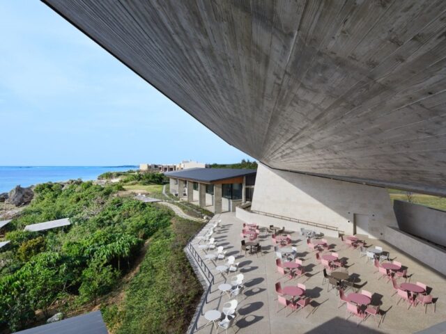 【那覇発/北部観光/ディナー付】観光バスツアー（Ａコース）★美ら海水族館→御菓子御殿→万座毛→琉球村→星野リゾート バンタカフェ→うらしまにてディナー