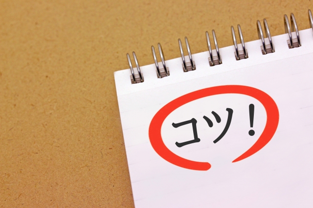 ノートに赤ペンで大きく「コツ！」と書かれた、撮影のポイントを説明するイメージ画像