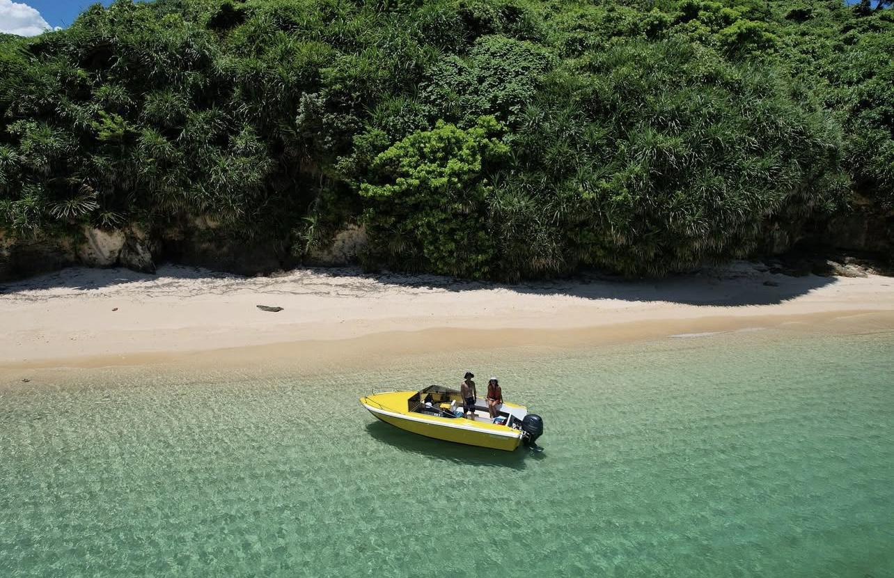 【沖縄名護/約3時間】​完全貸切！絶景ジェットツーリング＜瀬底島経由～水納島＞小型船舶操縦士免許保有者向け！島散策や海水浴も可能♪（No.69）