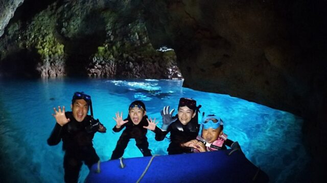 家族で楽しむ青の洞窟シュノーケリング