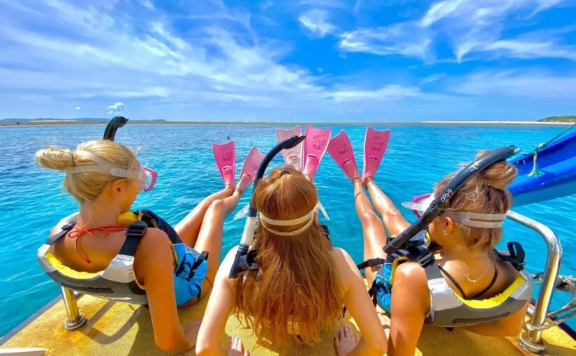 慶良間海域シュノーケリング＋パラセーリングツアー＜滑り台・ジャンプ台・海上ブランコ遊び放題＞大人数、団体旅行