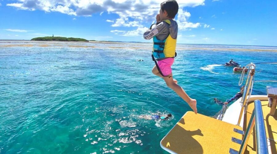 慶良間海域シュノーケリング＋パラセーリングツアー＜滑り台・ジャンプ台・海上ブランコ遊び放題＞大人数、団体旅行