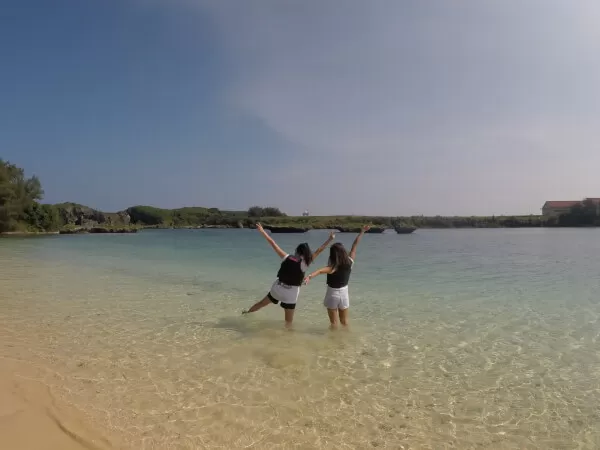 【沖縄・恩納村】2歳から参加可能★スケルトンカヤックで行く！無人島（やどかり島）上陸ツアー《写真データ無料プレゼント》（No.128）