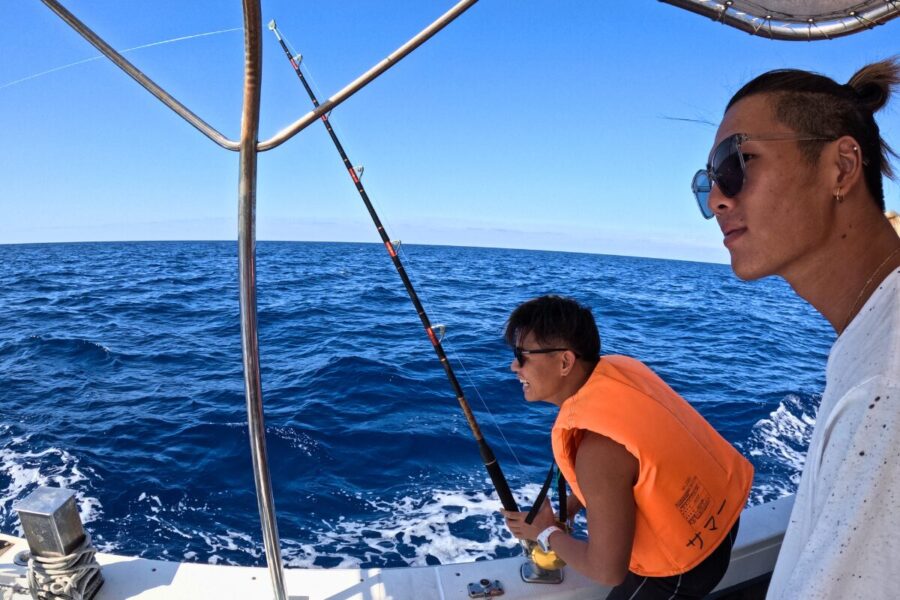 【沖縄本島/恩納村/約4時間】大物狙い♪美ら海トローリング釣り体験コース＜完全貸切ボートチャーター＞最大12名まで！人数多いほどお得☆（No.184）