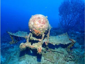 【沖縄・那覇発】USSエモンズ沈船＆古宇利島ファンダイビングツアー☆歴史と絶景を巡るミステリアスな冒険を楽しもう！《写真撮影・送迎無料》