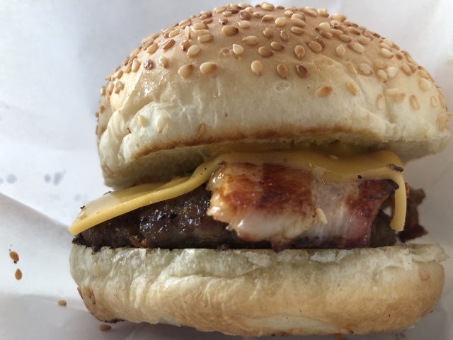 沖縄旅行で外せない！本当に美味しい地元で人気の絶品バーガー店特集
