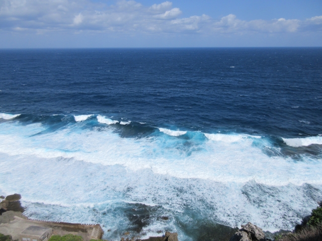 伊江島ハイビスカスと湧出の神秘！自然に癒される沖縄離島の過ごし方