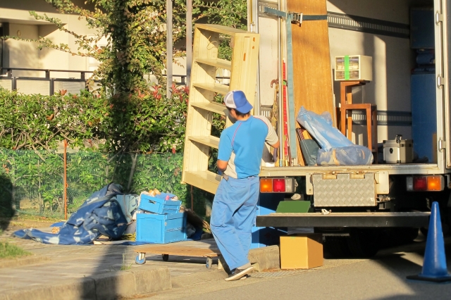 沖縄へ引越しする人必見！車の輸送方法・料金相場・荷物の準備まで徹底解説