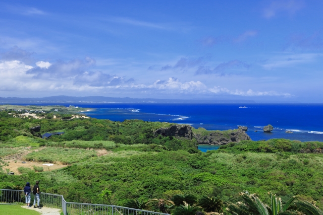 沖縄の絶景『果報バンタ』完全ガイド！アクセス・絶景スポット・観光情報を一挙紹介