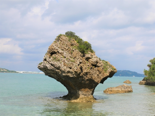 神秘に包まれたシルミチュー洞窟とは？沖縄屈指の聖地の魅力・歴史・アクセス情報を解説