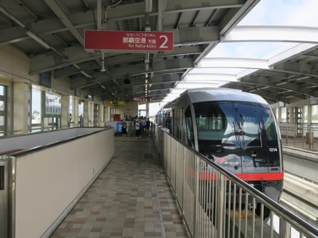 沖縄モノレールの時刻表・路線図と観光スポットのアクセス方法