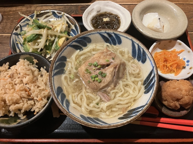 沖縄グルメ完全ガイド！観光で楽しむ絶品沖縄料理と地元で評判の人気店まとめ