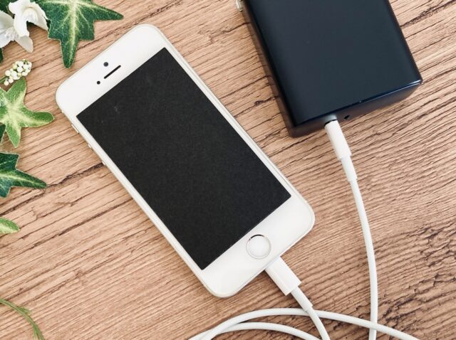 スマホ モバイルバッテリー 充電